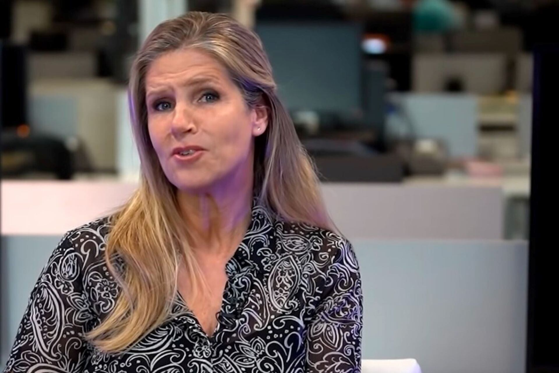 Mediante un posteo Hotton denunció que sus contactos estaban recibiendo mensajes desde su numero de Whatsapp donde les solicitaban depósitos de dinero y pidió que"no depositen nada".