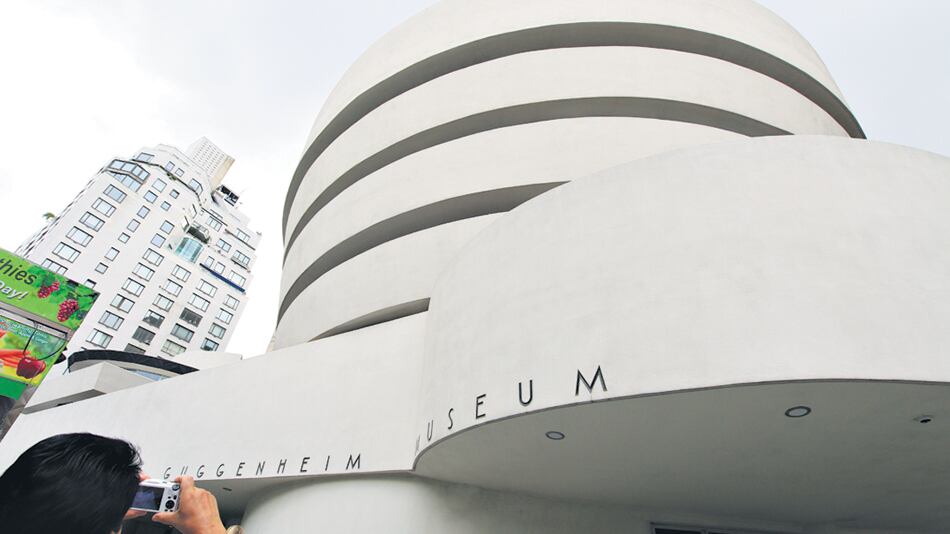 El célebre edificio del Museo Guggenheim sobre la Quinta Avenida.