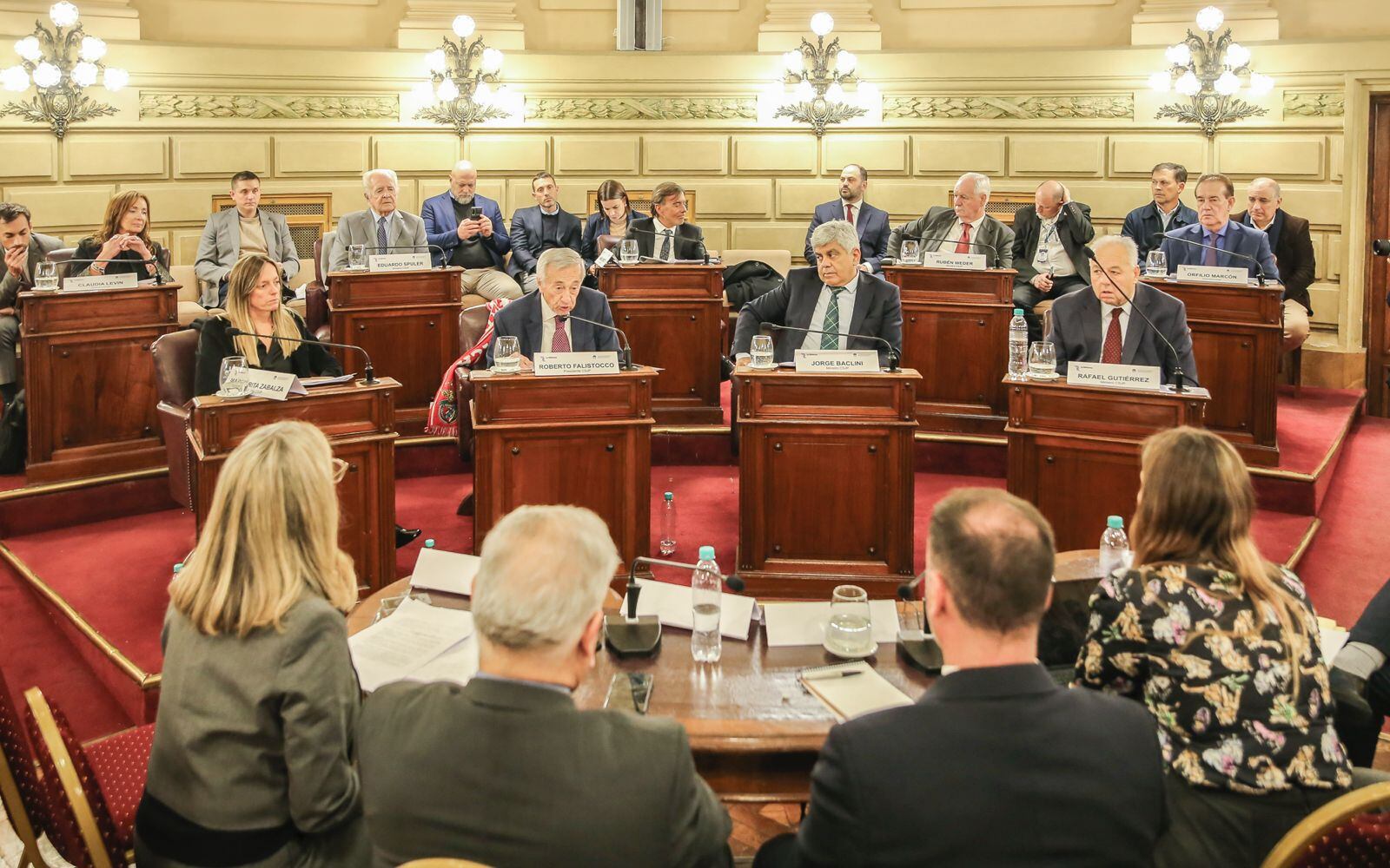 Los "supremos" expusieron sus argumentos reformadores.