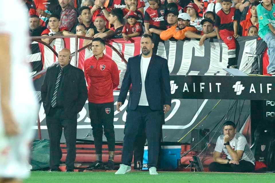 Fabbiani quedó debilitado luego del partido del viernes, porque se agotó la empatía con el hincha.