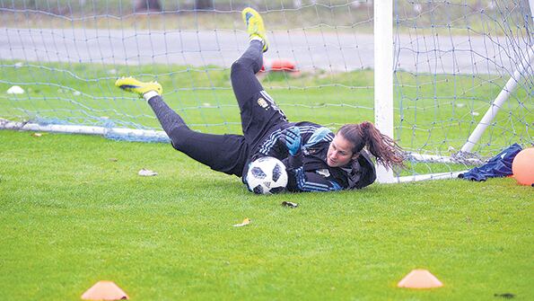 “A muchas les costó que sus padres las dejaran jugar”, asegura Garton.