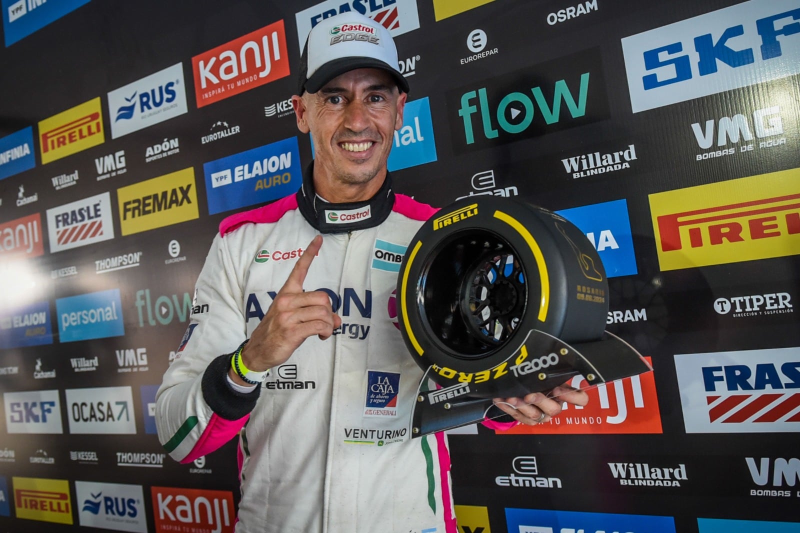 Leonel Pernía logró su primer éxito de la temporada y lidera la tabla.