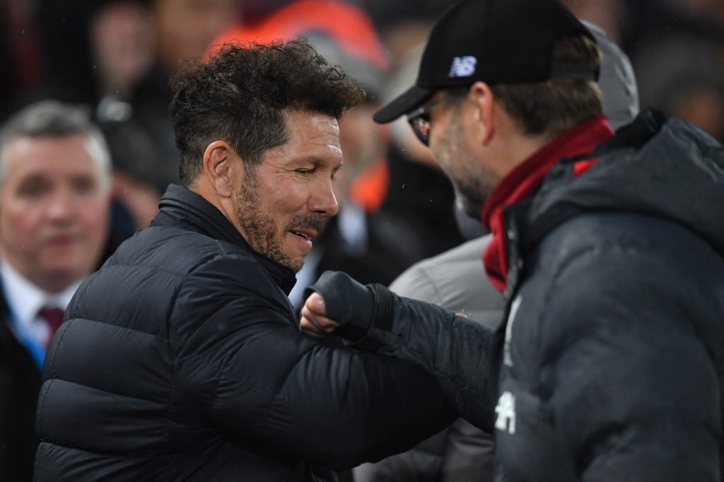 Aquella vez sí: Simeone y Klopp y un saludo previo al 3-2 del Atlético en Liverpool en la Champions 2020