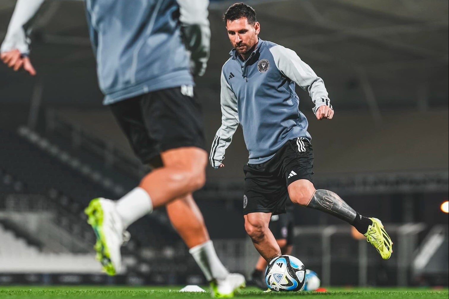 Lionel Messi, con la pelota en Arabia Saudita.