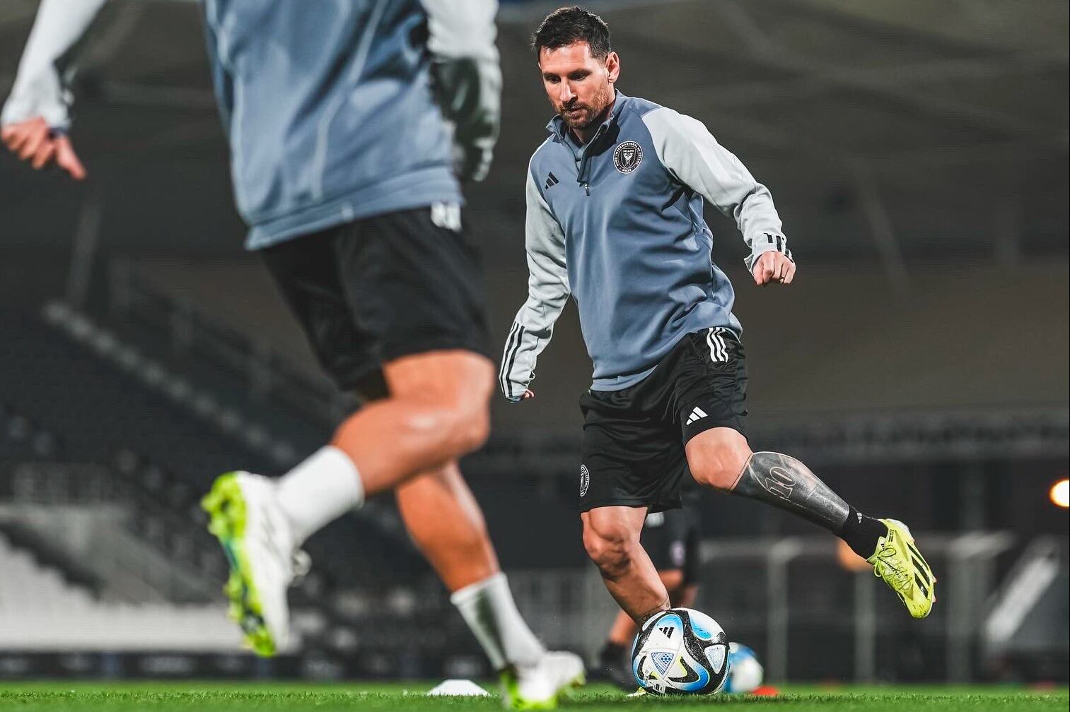 Lionel Messi, con la pelota en Arabia Saudita.