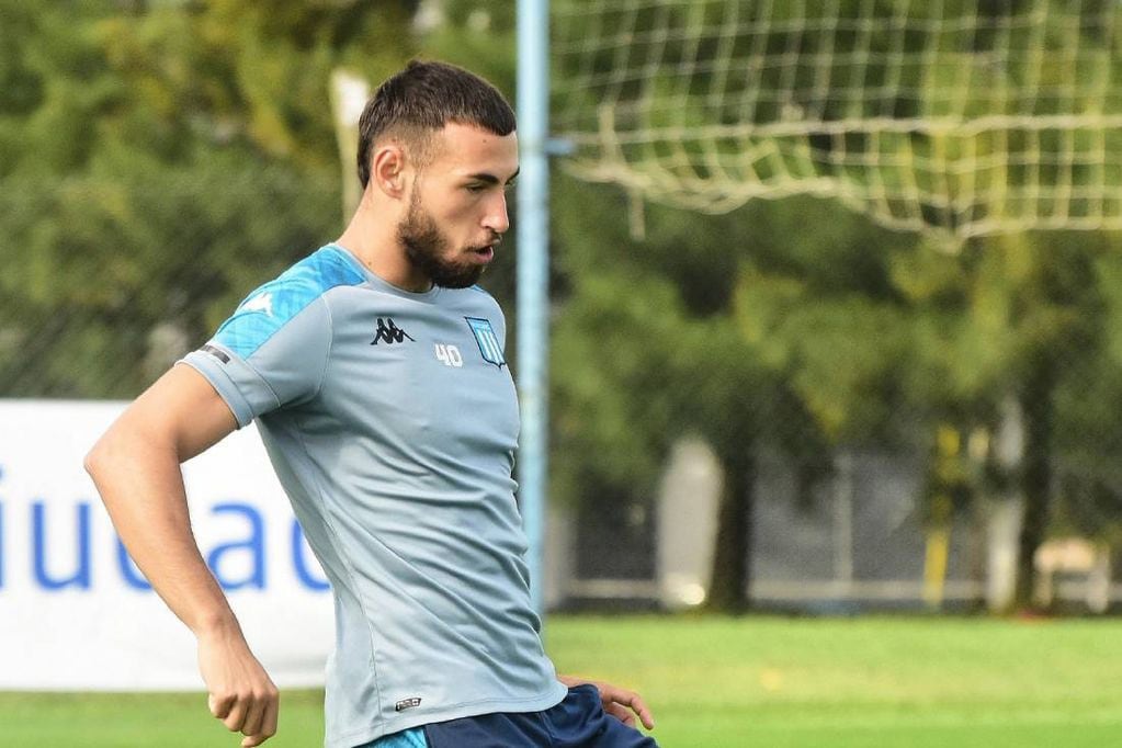 El defensor Novillo, de baja por covid-19