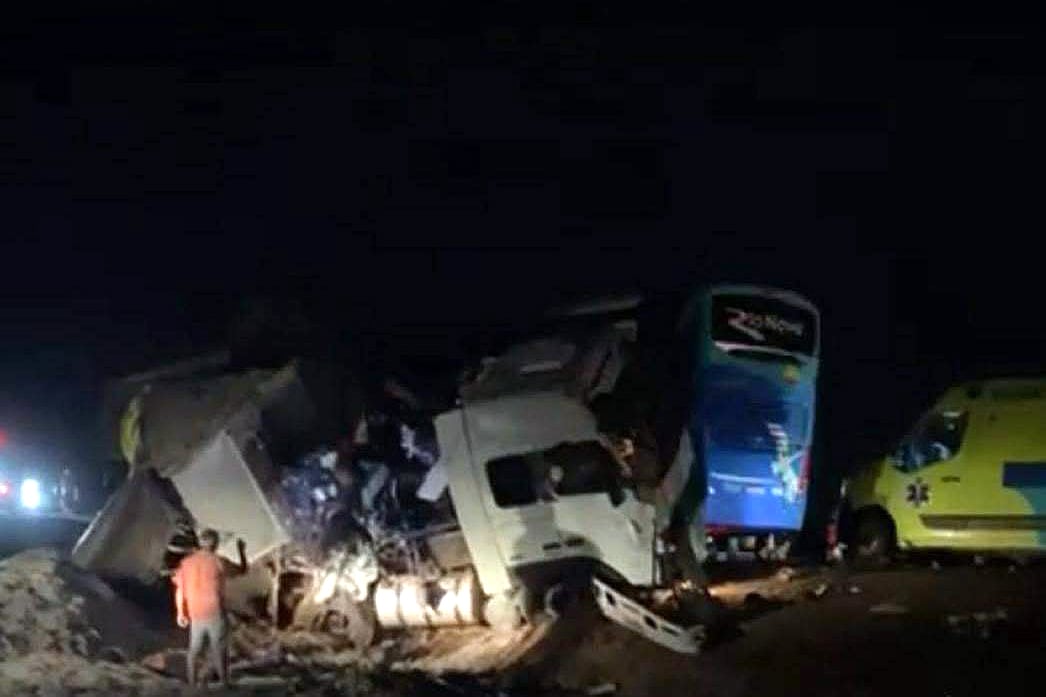 Escenario dantesco en una ruta de Brasil.