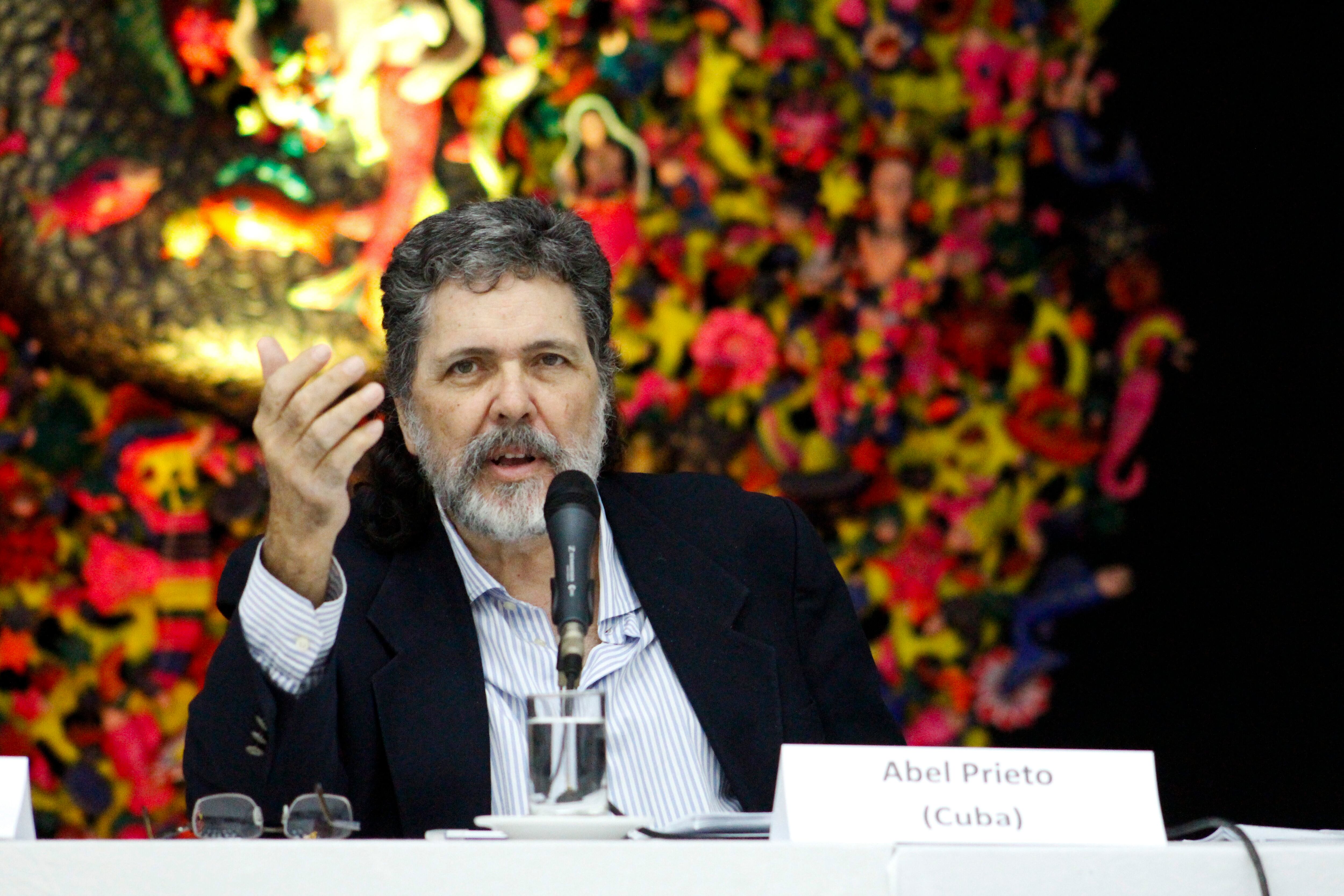 Abel Prieto es autor de libros como Noche de sábado y El vuelo del gato.