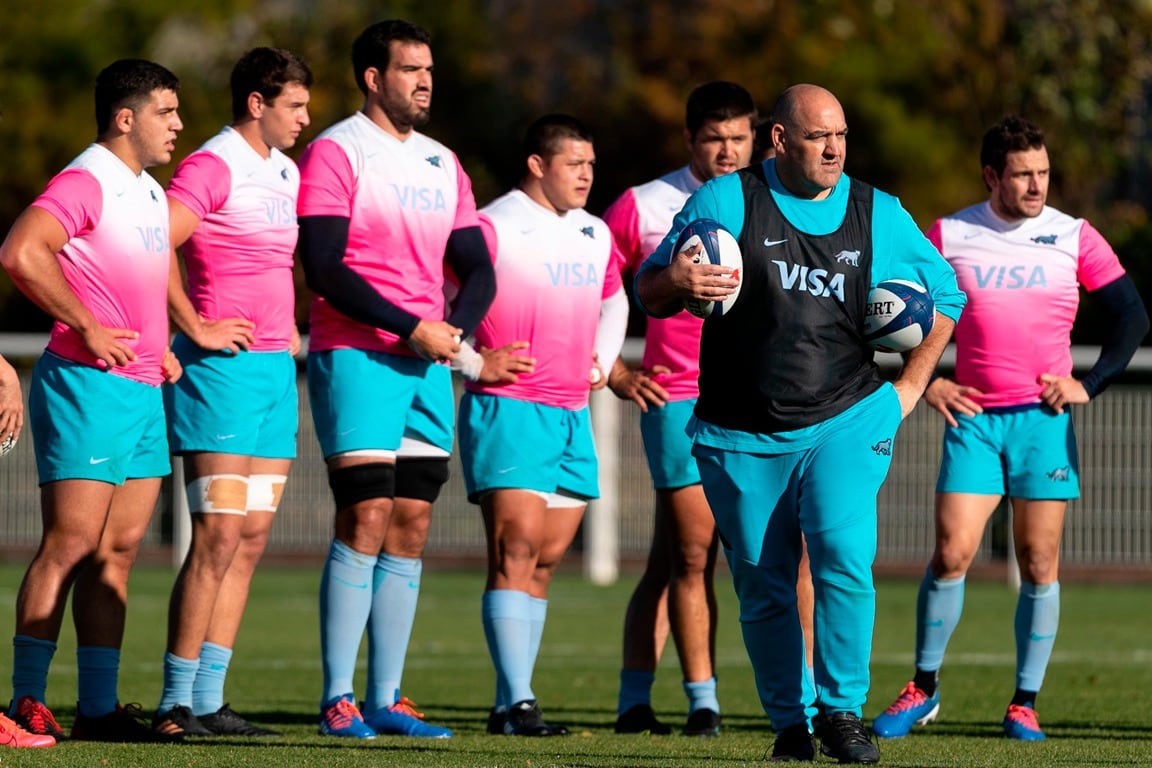 Mario Ledesma, DT, junto a Los Pumas.