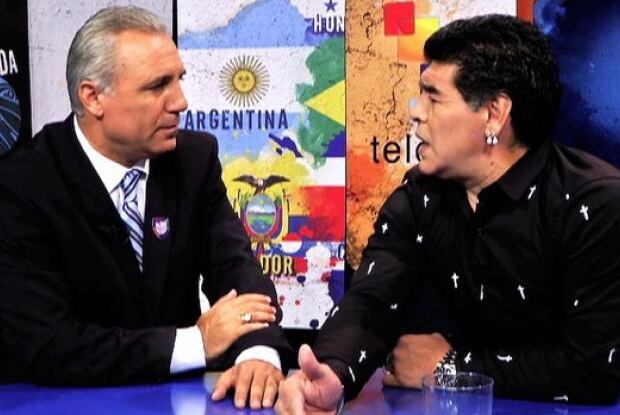 Stoichkov y Diego, en el programa que tenía Maradona durante Brasil 2014.
