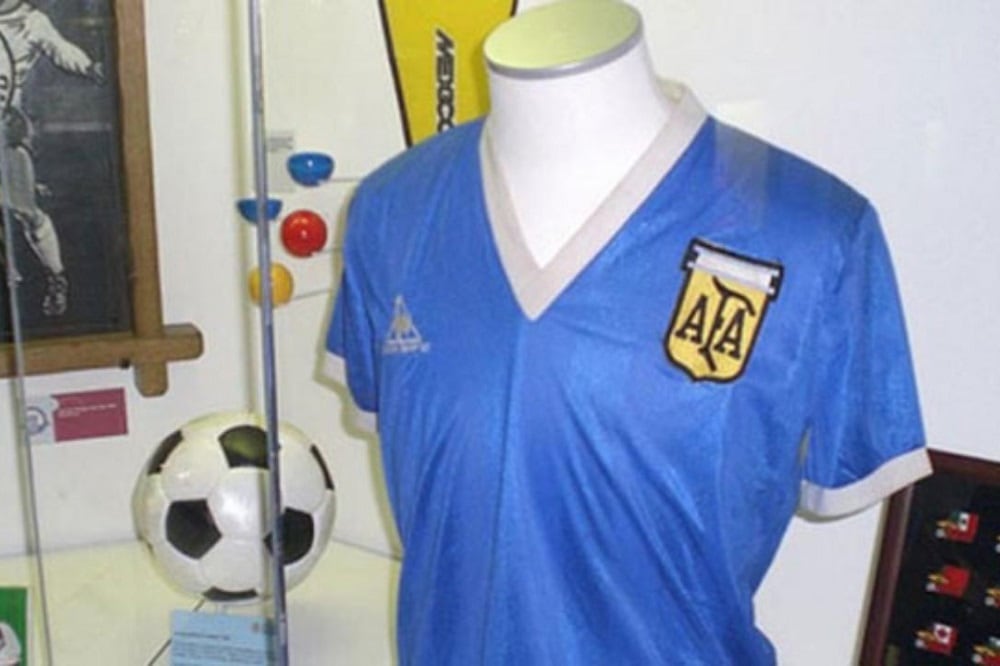 La camiseta que usó Maradona ante Inglaterra y que será subastada en Londres