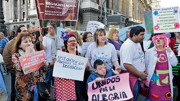 “Los recortes afectan más que nada a las familias de bajos recursos”, denunciaron.