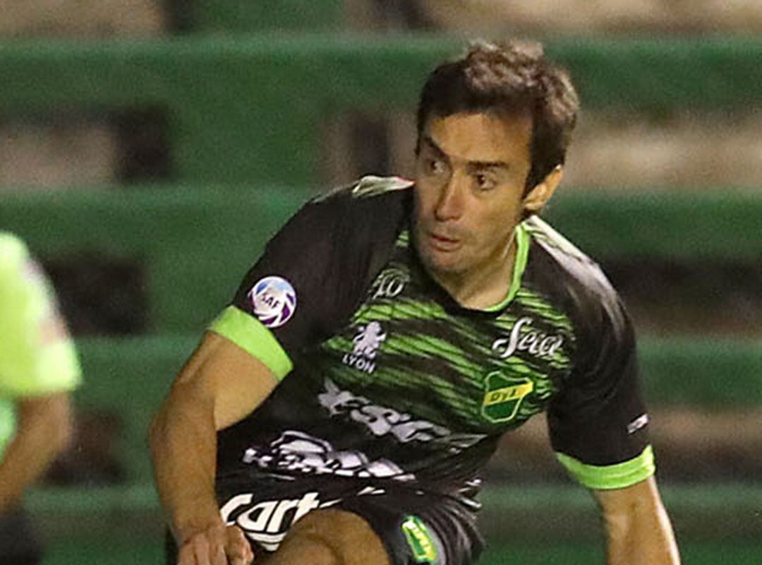 Ciro Rius deja Defensa y llega a Arroyito.