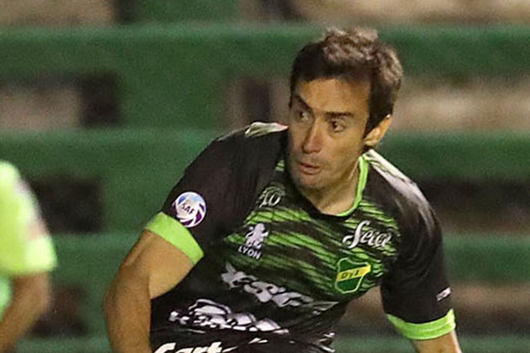 Ciro Rius deja Defensa y llega a Arroyito.