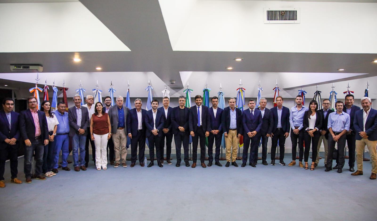 El avance en las negociaciones con gobernadores y diputados opositores-aliados a punto de naufragar.