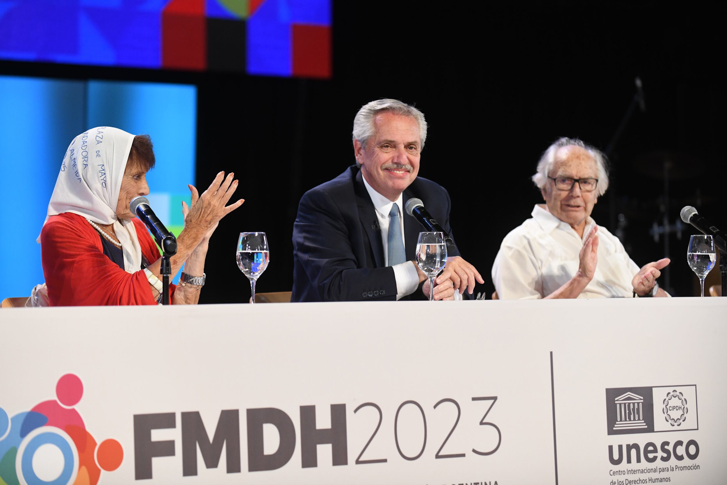 El presidente Alberto Fernández habló acompañado de Taty Almeida y Adolfo Pérez Esquivel, entre otros.