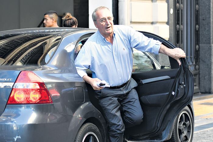 El titular de Central, Raúl Broglia, llega a la reunión donde los dirigentes ratificaron su postura.