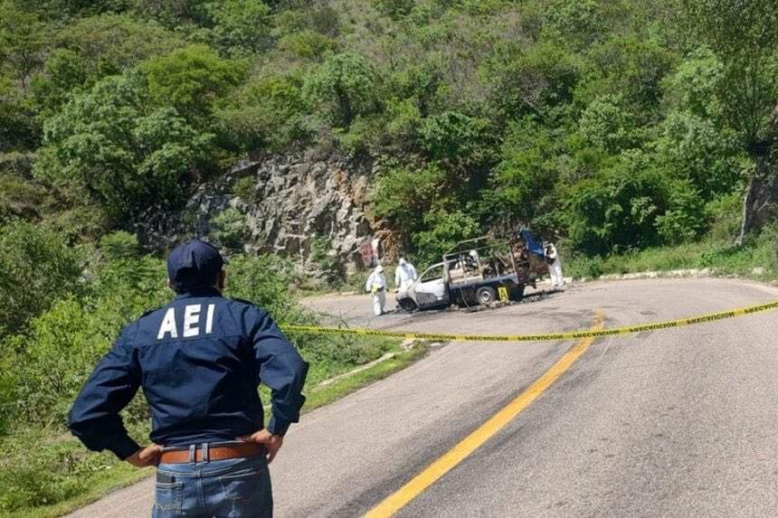 Un policía custodia la escena del crimen de Lorenzo Santos Torres