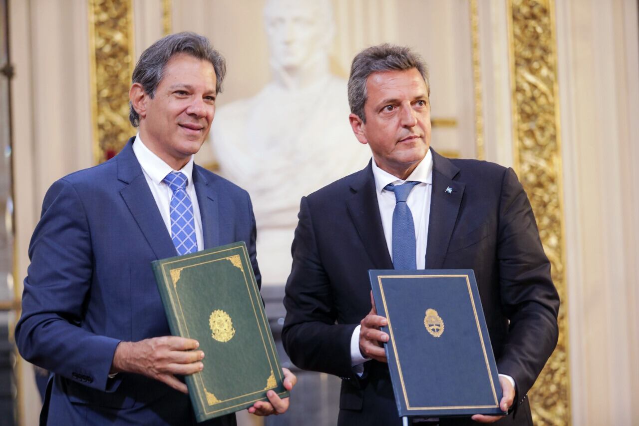 Fernando Haddad y Sergio Massa, titulares de Hacienda de Brasil y Argentina.