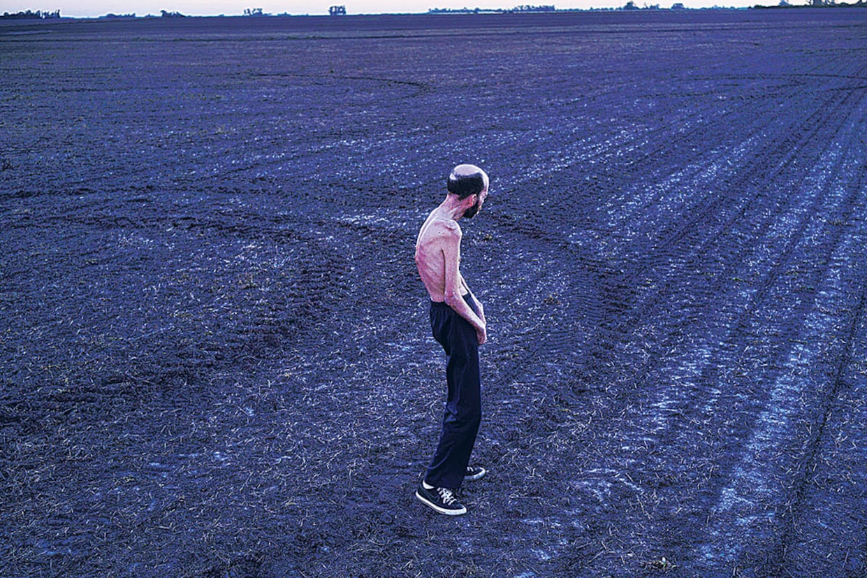 Fabián Tomasi, víctima de los agroquímicos, retratado por Pablo Piovano.