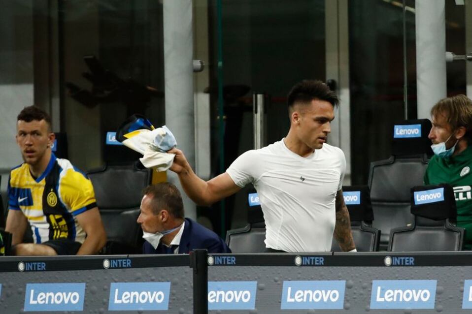 La bronca de Lautaro al salir reemplazado en el partido ante la Roma.