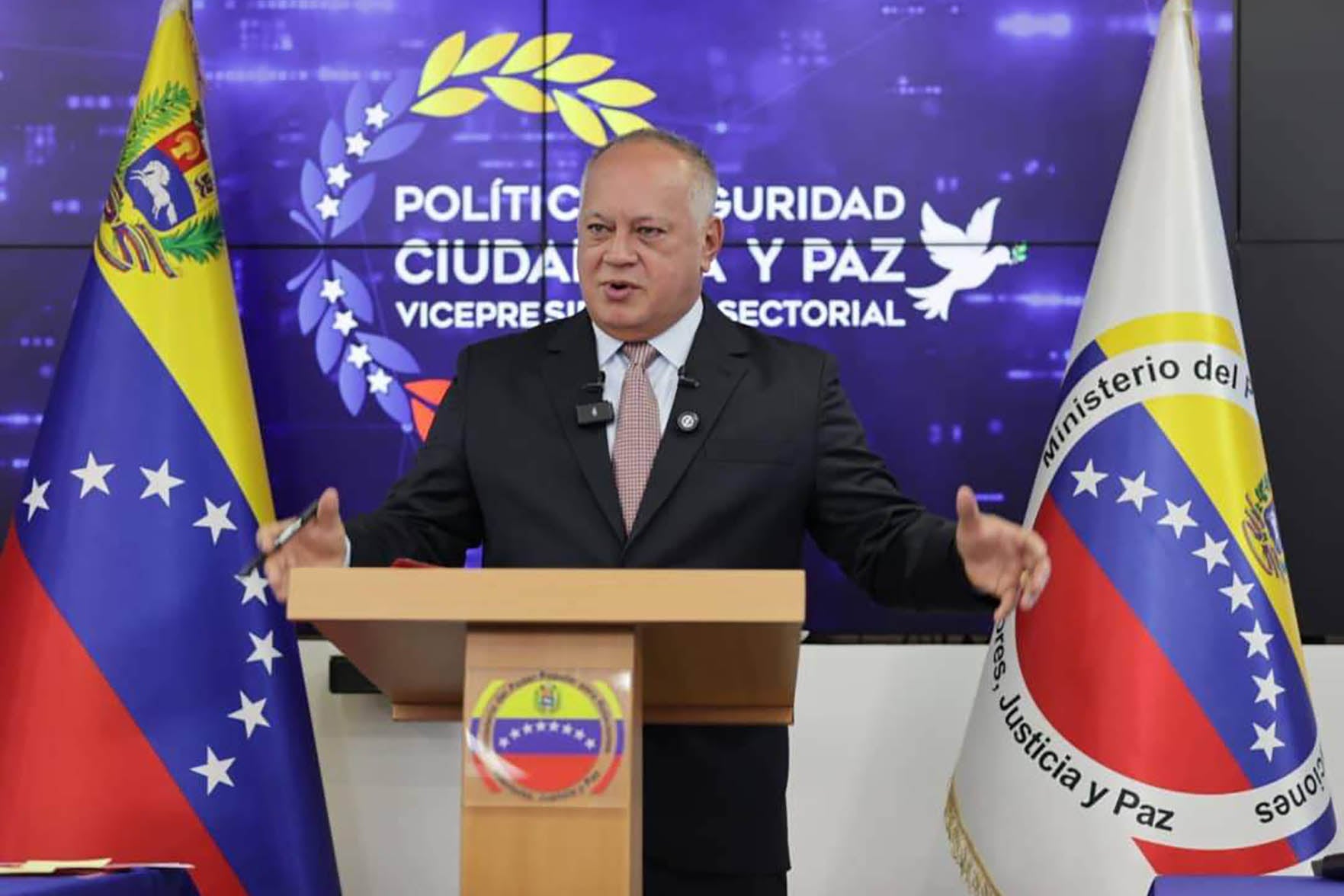 Diosdado Cabello previno sobre un posible ataque a embajadas.