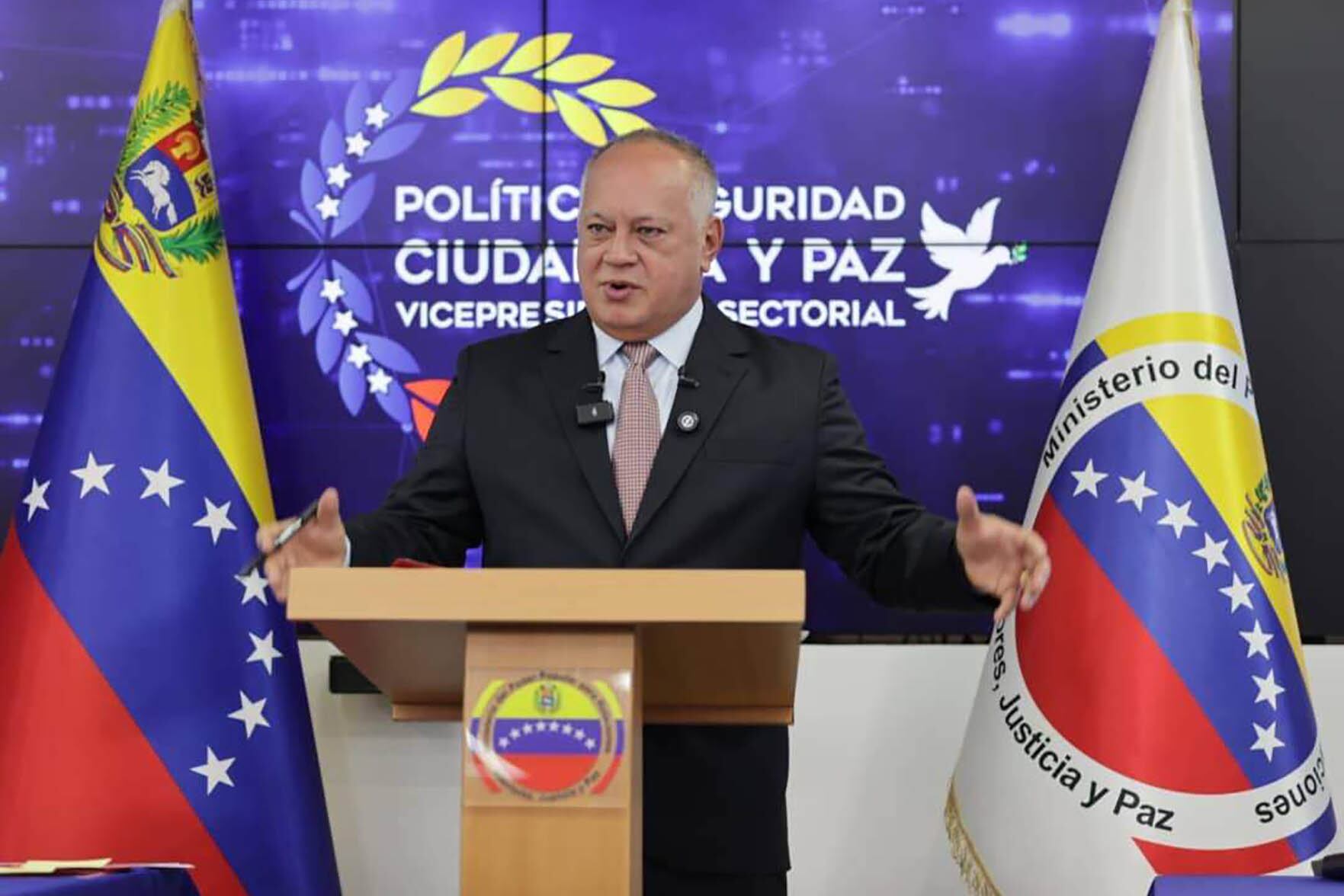 Diosdado Cabello previno sobre un posible ataque a embajadas.