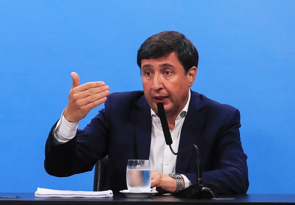 El ministro de social contó en sus redes sociales que tiene covid-19.