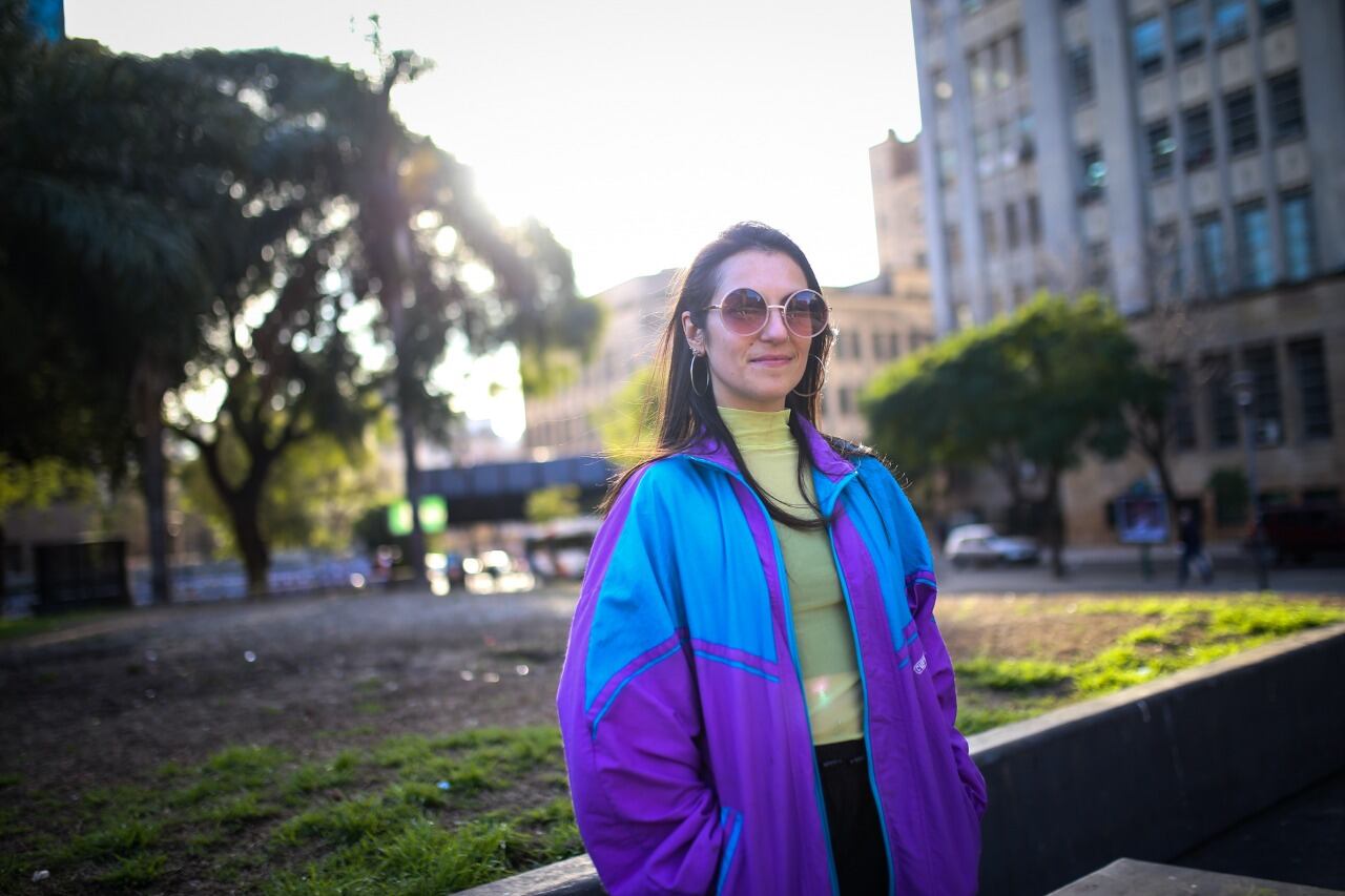 La antropóloga Nemesia Hijós investigó qué subjetividades construyen los discursos feministas neoliberales de las nuevas influencers