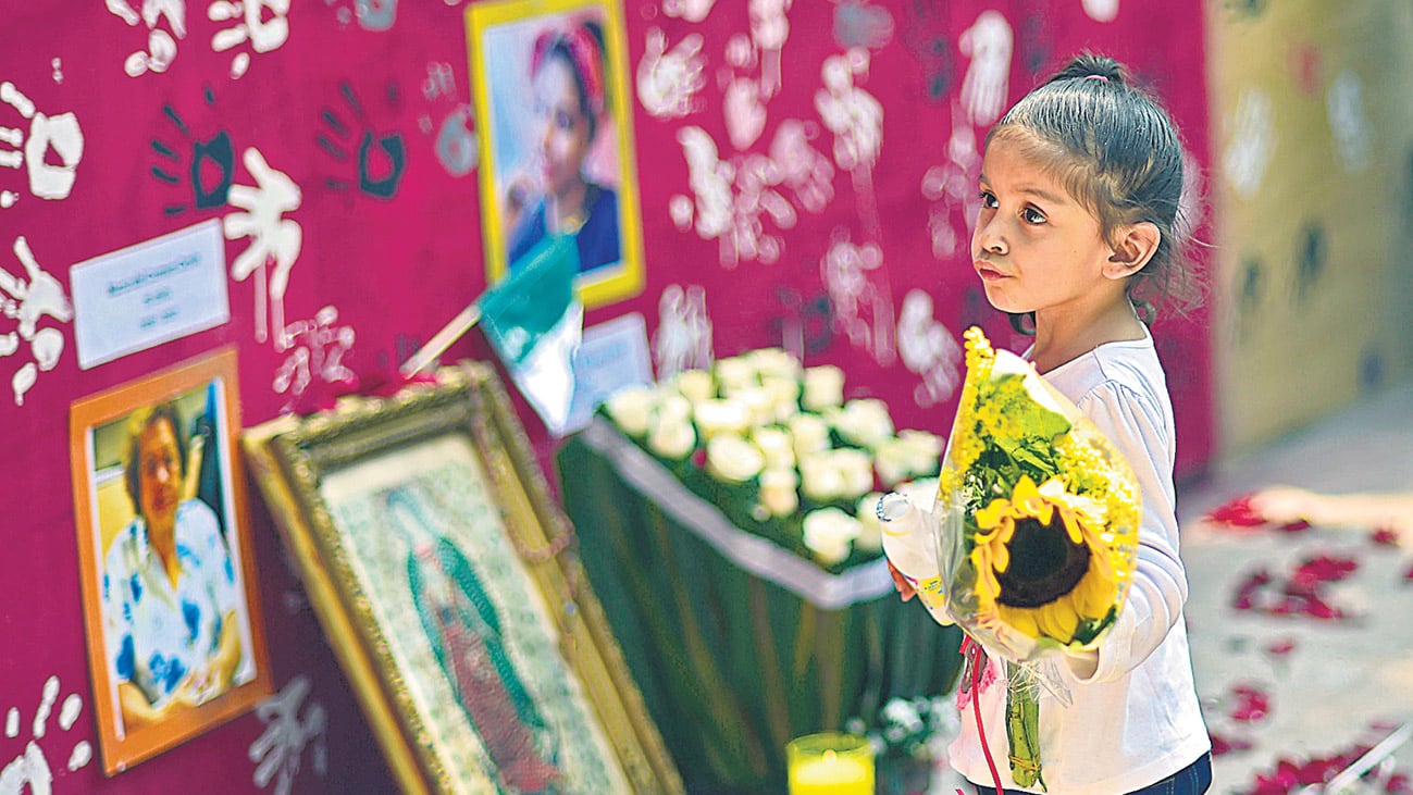 El jueves pasado, en varios puntos de la ciudad hubo homenajes a las víctimas del terremoto.