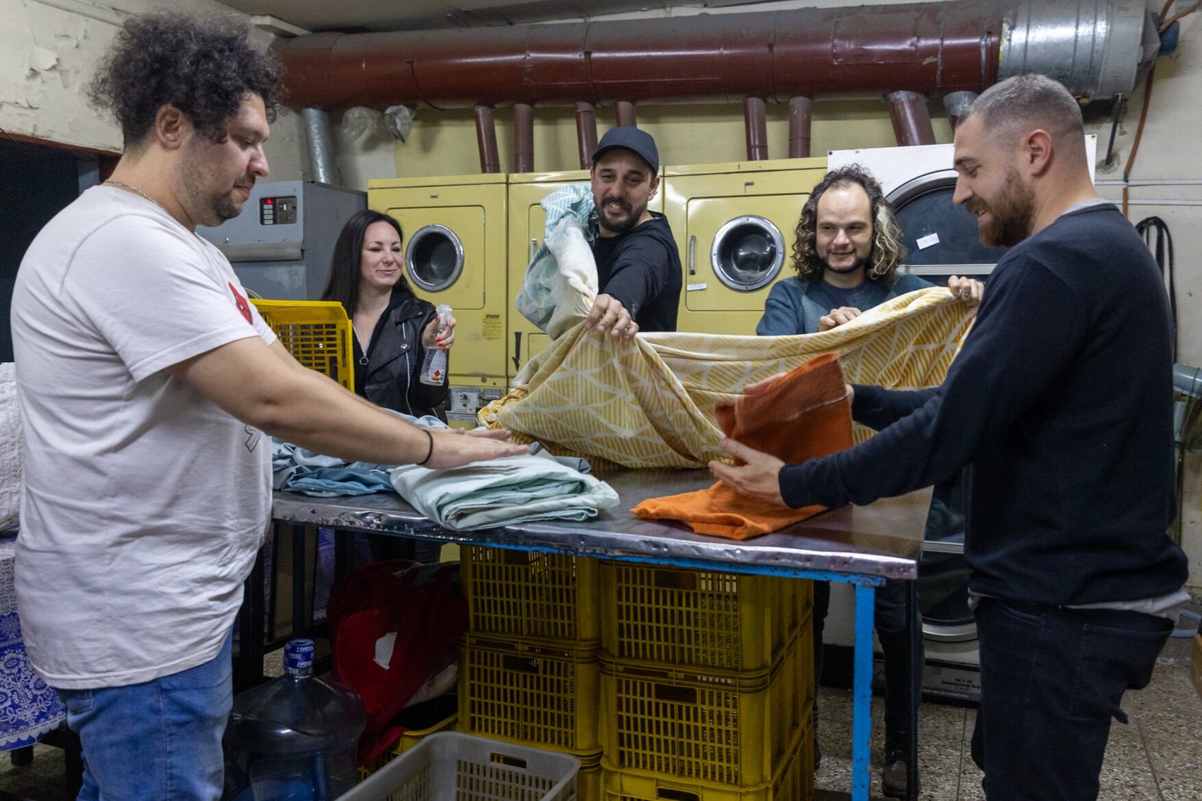 El local de la banda homenajea a Gustavo  "Chirola" Westerkamp, estudiante- militante detenido por la Triple AAA, y padre del guitarrista de LCDC