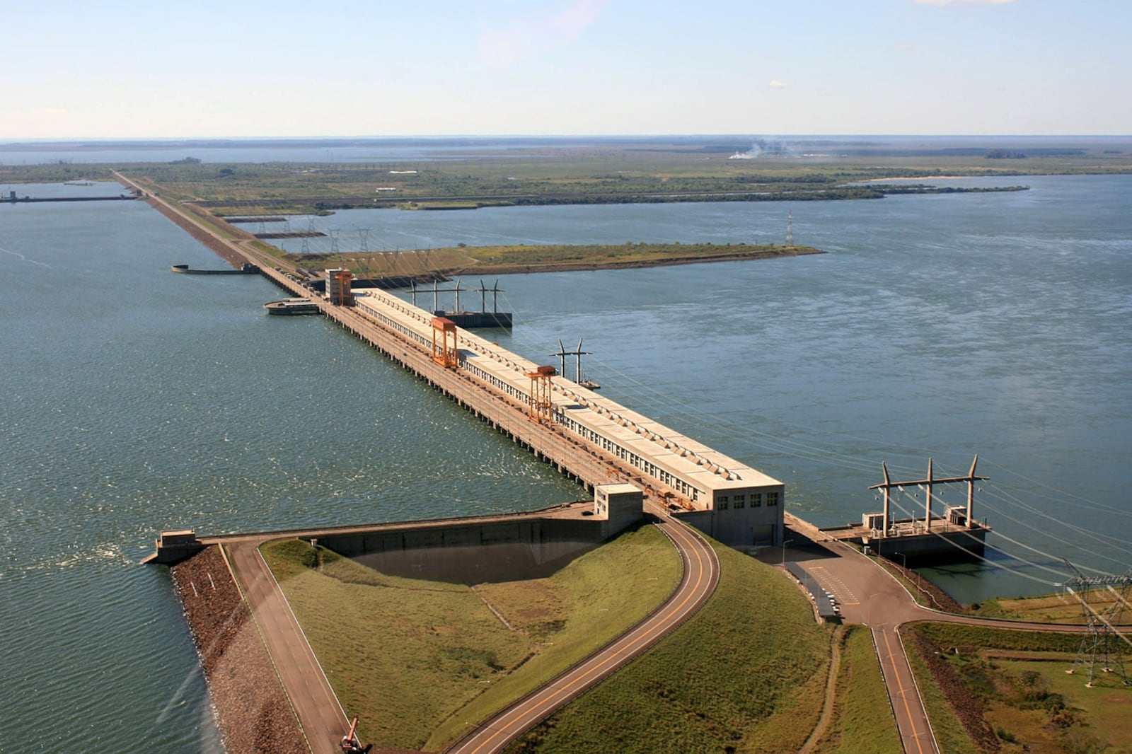 La controversia con Asunción se inició cuando Buenos Aires reclamó el pago de peajes de la hidrovía