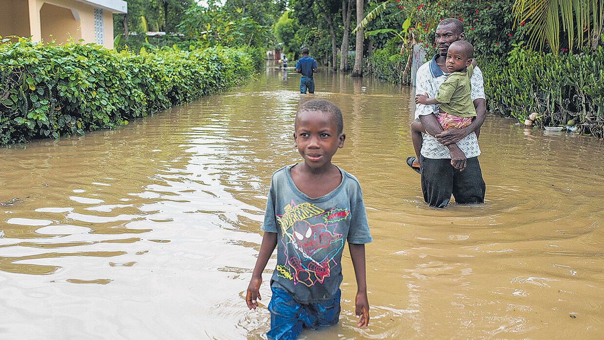 Desplazados en Fort-Liberte, Haití, por el paso arrasador del huracán Irma anteayer.
