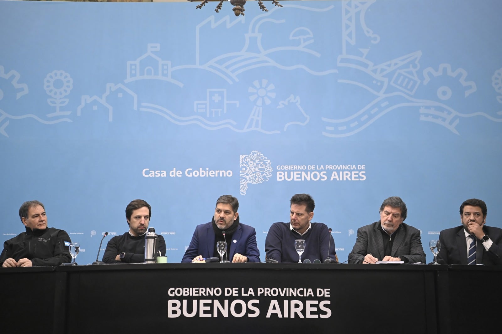 Parte del gabinete reunido este lunes en la Casa de Gobierno. 