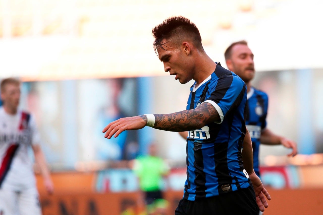 La bronca de Martínez luego de fallar un penal.