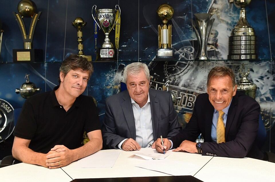 Pergolini, el presidente Ameal y el DT Russo.