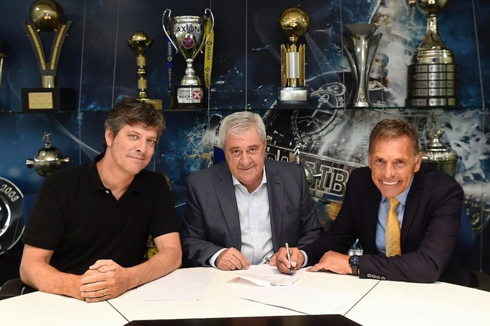 Pergolini, el presidente Ameal y el DT Russo.