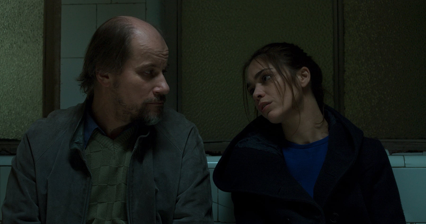 El mundo de La deuda es uno de clase media pauperizada.