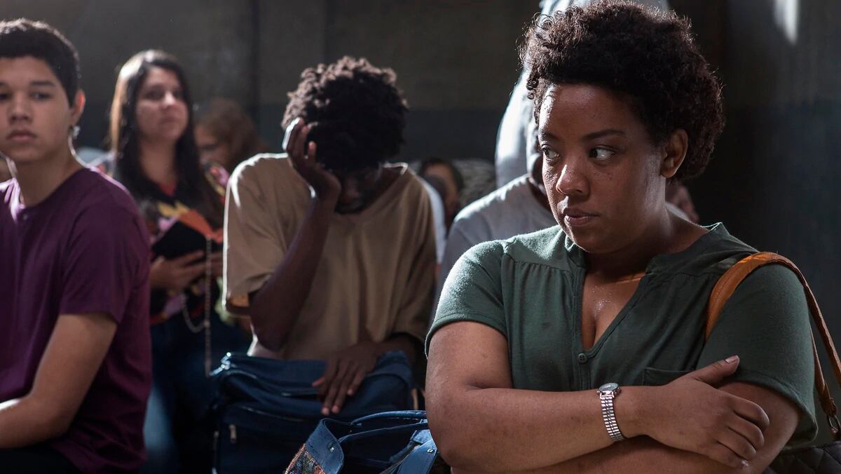 Gloria es una brasilera con hermano en la cárcel y una historia familiar de dolor secreto.