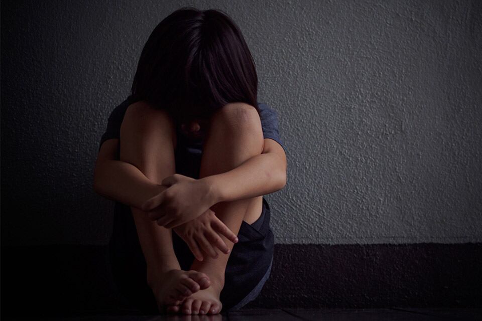 El posible abuso sexual supone un riesgo que obliga a la intervención inmediata de les profesionales adecuados.