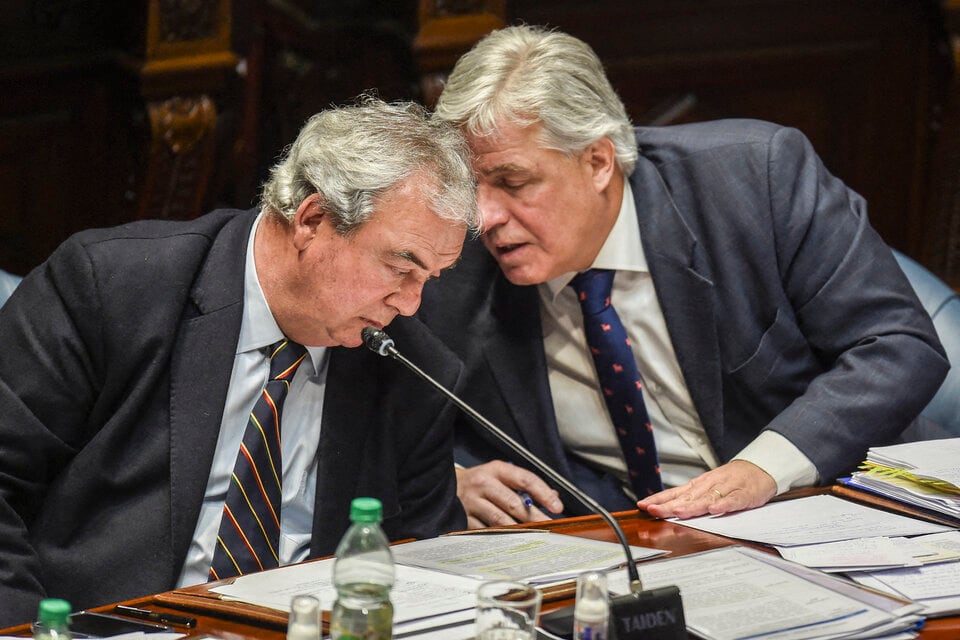 Heber y Bustillo, interpelados por el pasaporte que obtuvo Marset