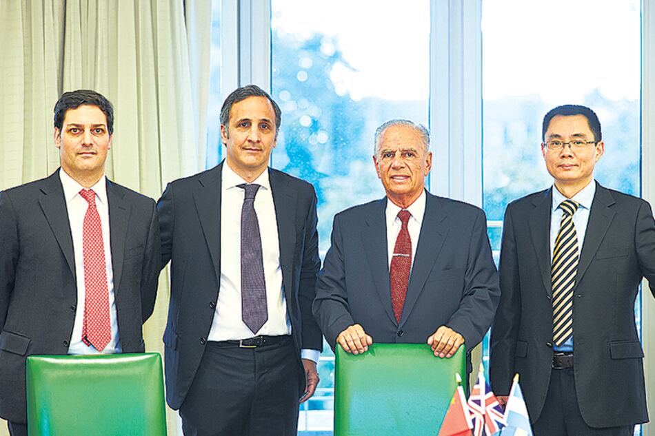 Juan Martín Bulgheroni, Marcos Bulgheroni, Alejandro P. Bulgheroni y el representante de Cnooc en Bridas, Yongjie Liu.