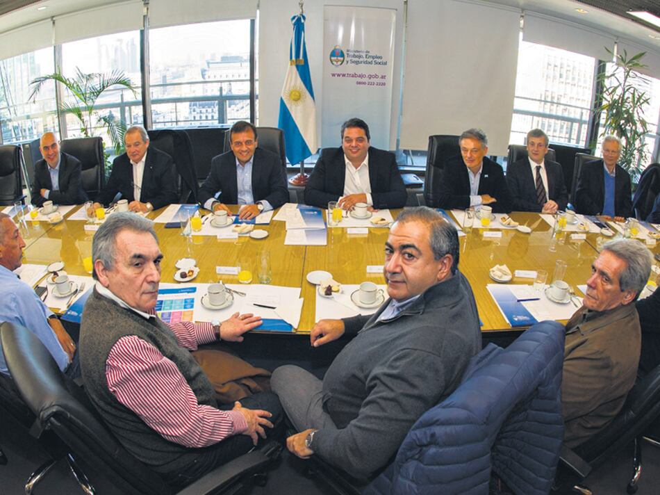 Triaca recibirá a los gremios golpeados por las importaciones.