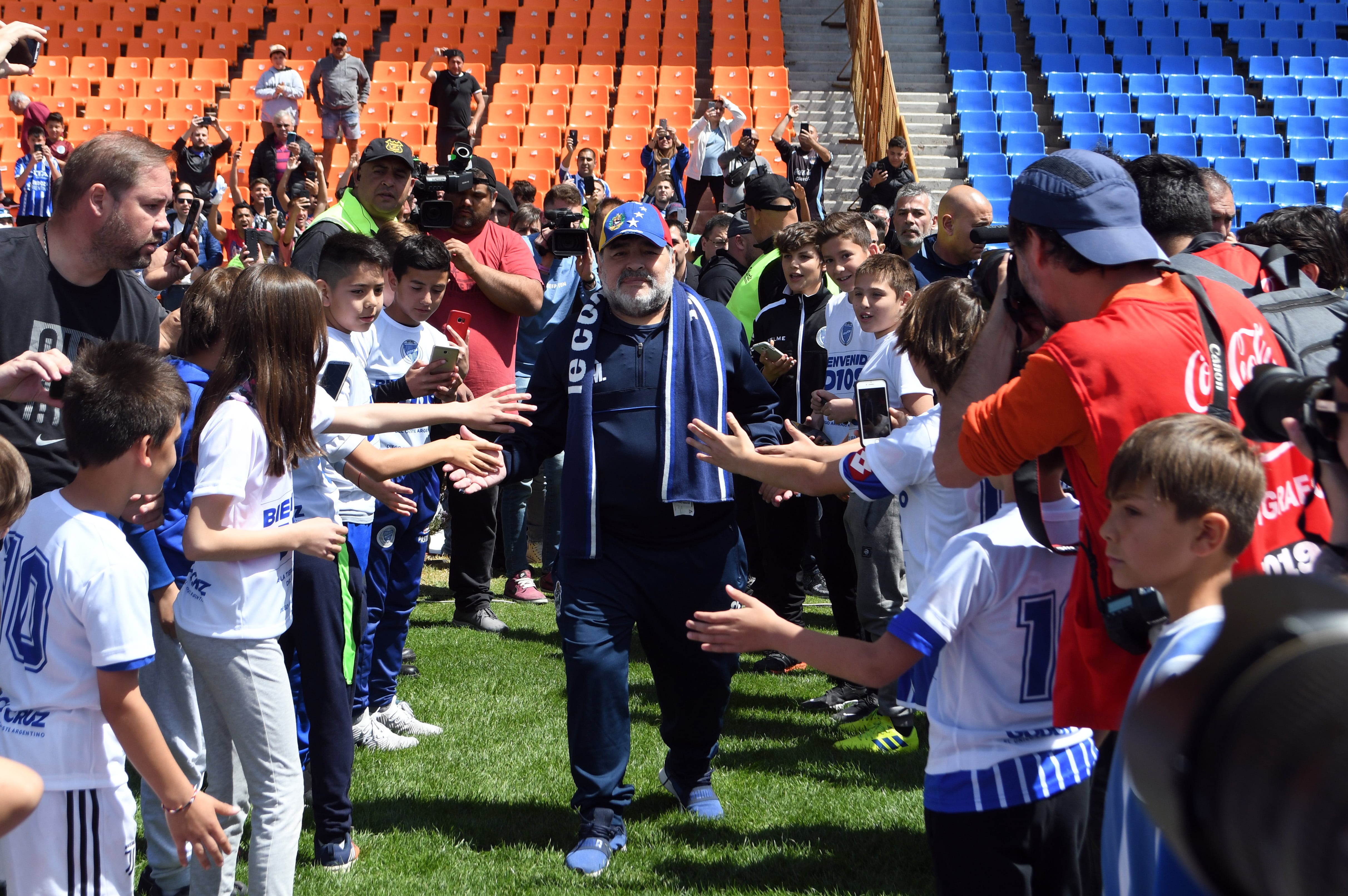Maradona también tuvo una cálida recepción en Mendoza.