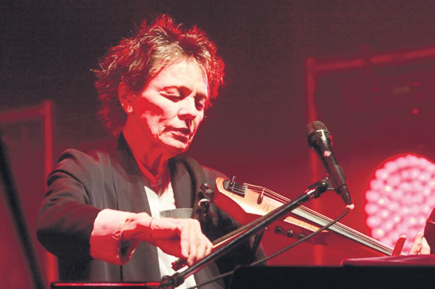 Desde la calidez de sus palabras, Laurie Anderson convocó a un espacio de intimidad.