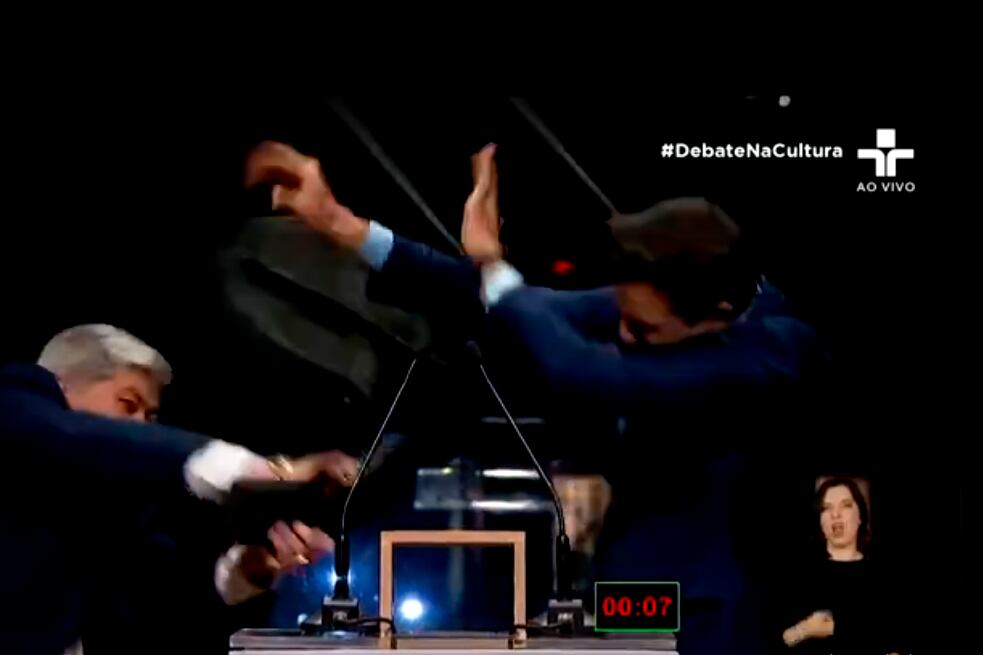 El momento del ataque de José Luiz Datena a Pablo Marçal.