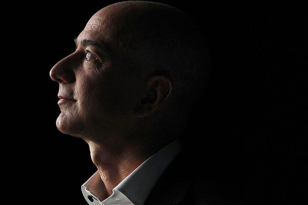 Blue Origin de Jeff Bezos obliga a la NASA a presentarse en los tribunales, en un nuevo intento de conseguir la misión lunar ya ofrecida a SpaceX .