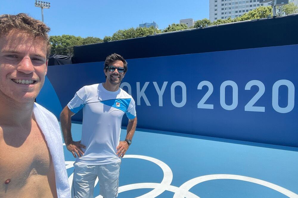 Diego Schwartzman y Gustavo Marcaccio, en la previa al comienzo de los Juegos
