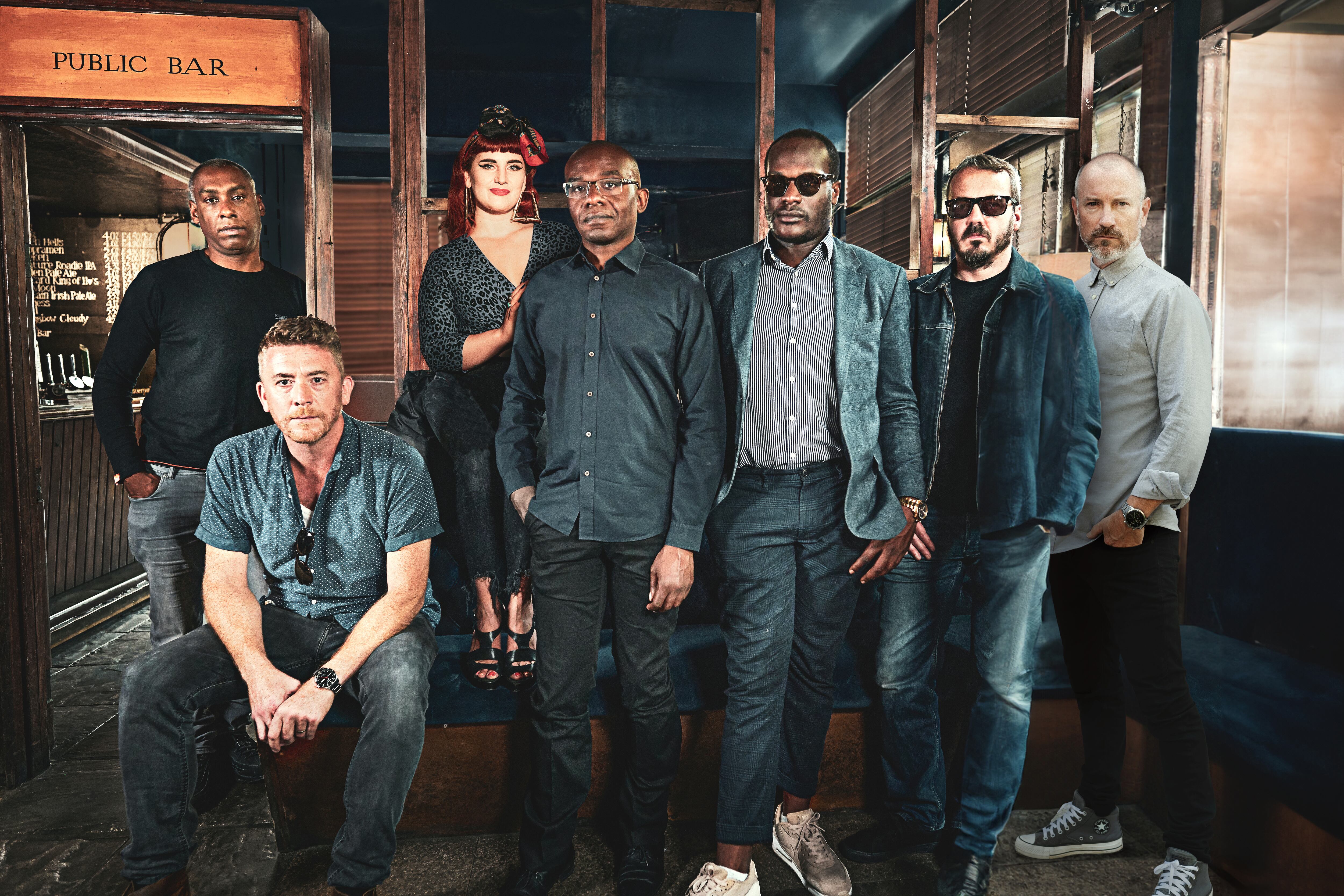  The Amy Winehouse Band aborda el repertorio que la cantante hacía en vivo.  