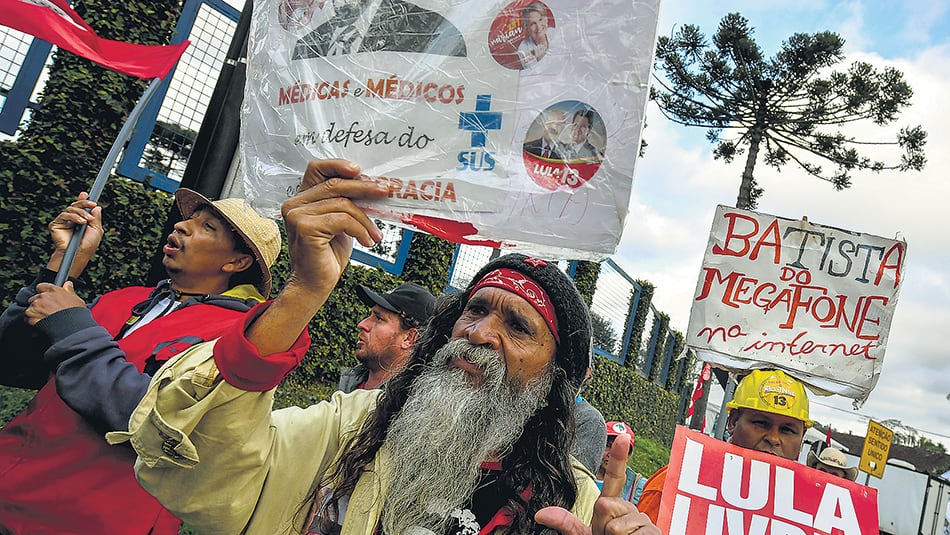 Seguidores de Lula piden por su libertad; falta menos de un mes para los comicios más impredecibles en décadas.